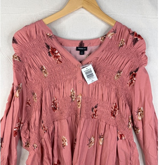 New Torrid Floral Print Smocked Long Sleeve Blouse size 1X Pink - Picture 5 of 9